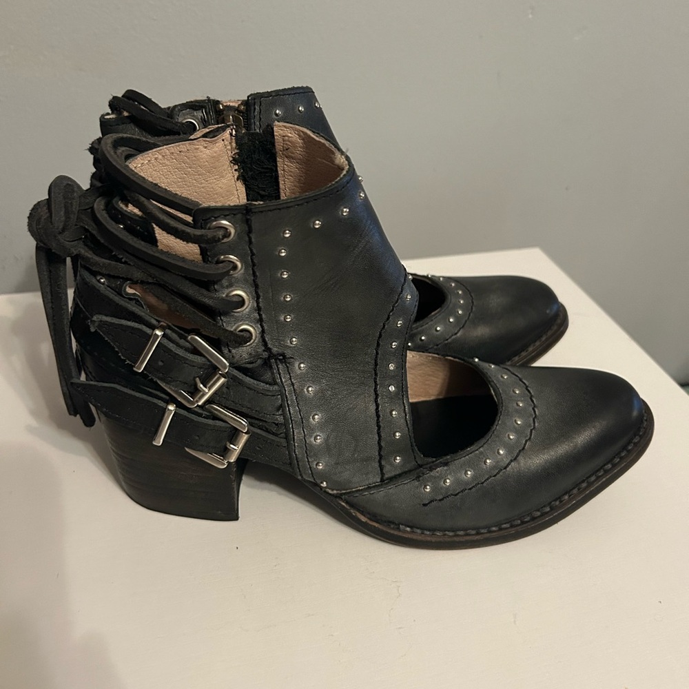 Freebird booties grey
